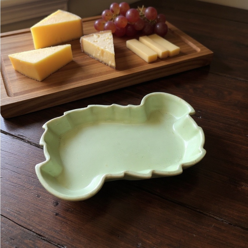 HAEGER USA CERAMIC Art POTTERY Abstract Leaf Tray Green VINTAGE Mid Century 1960